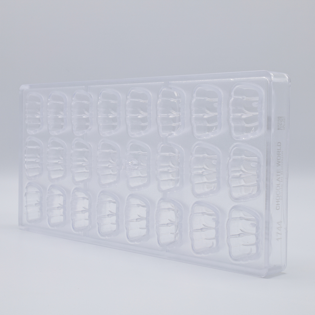 CHOCOLATE MOLD "LOVE" PRALINE